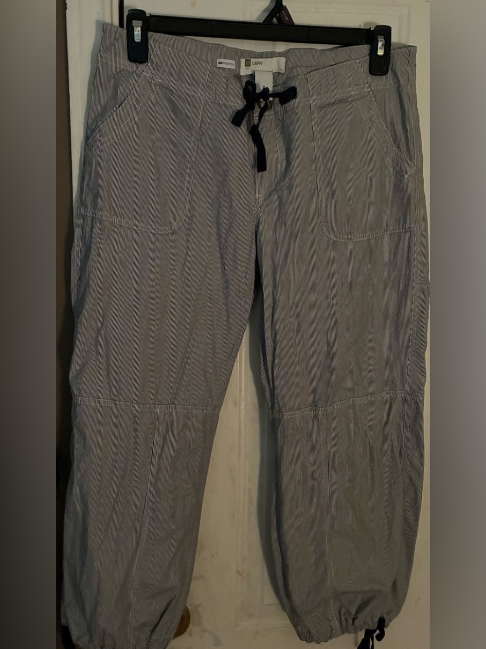 GAP Women's Blue Pinstripe Drawstring Capris size 12 stretch